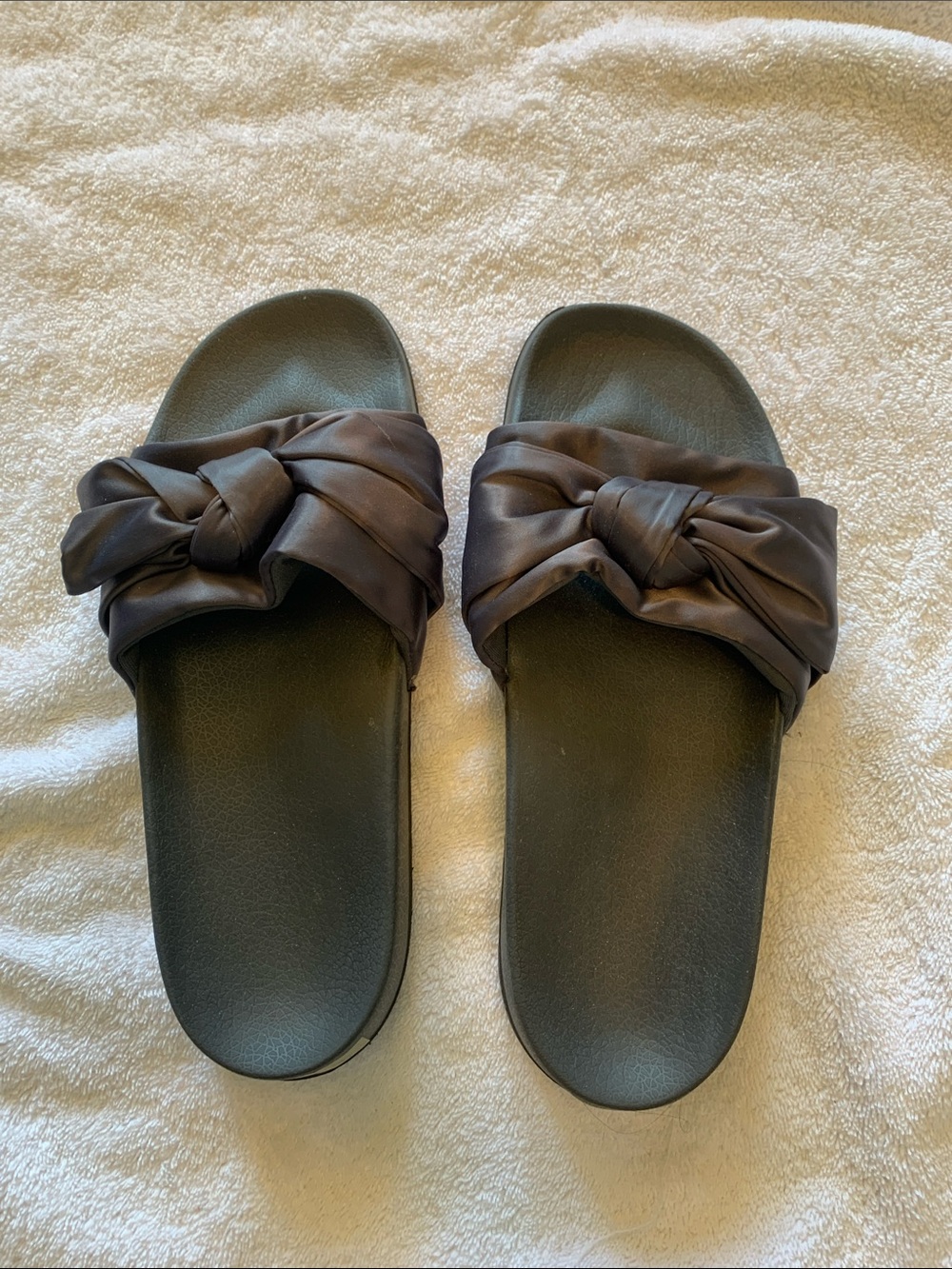 Women’s Black Knot Slide Sandals